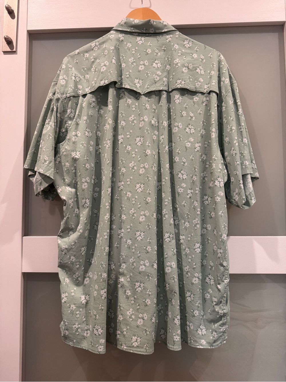 Men's Sage Floral Short-Sleeve Button-Down Shirt - Picture 2 of 3